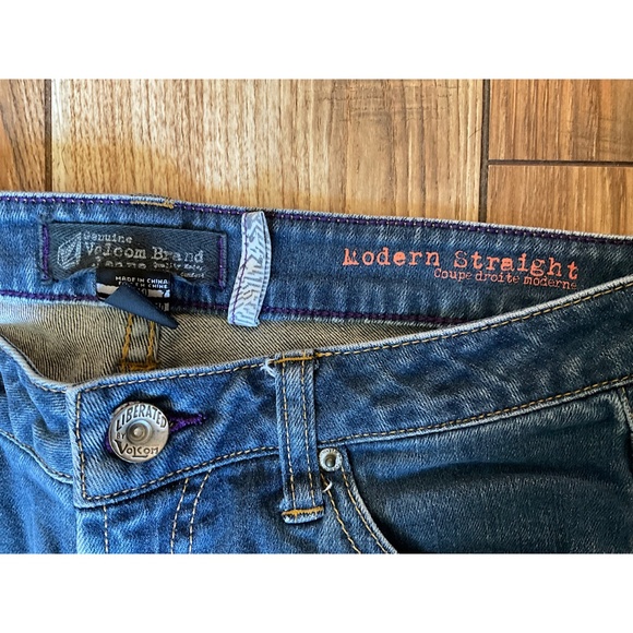 Genuine Volcom Brand Modern Straight Jeans Size 7 - Picture 2 of 5